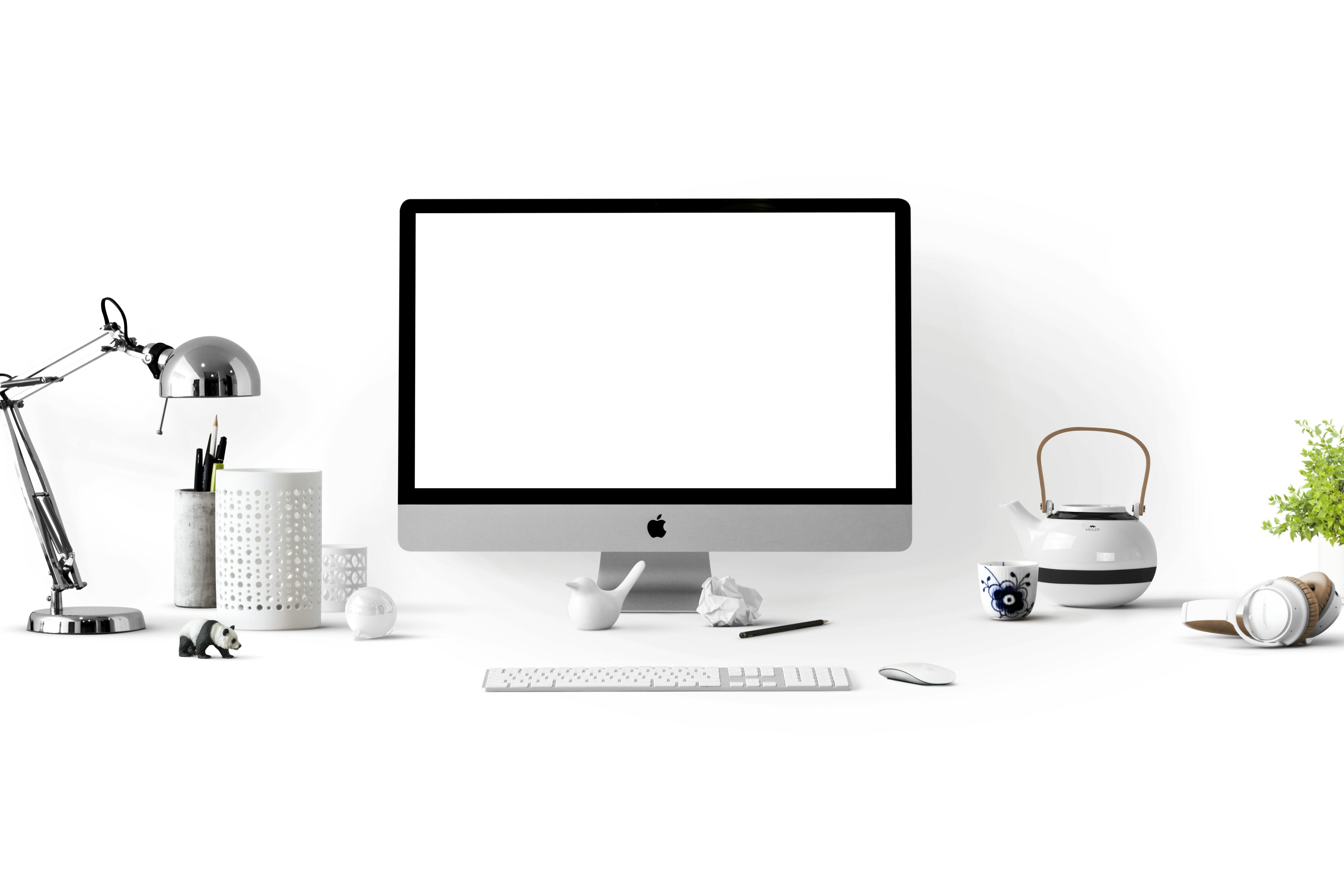 Bureau met laptop en notitieblok